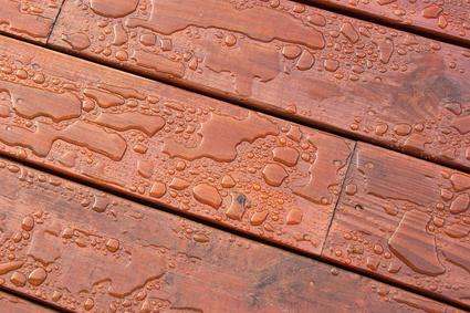 5 BENEFITS OF USING TUNG OIL TO PROTECT YOUR WOODEN PATIO